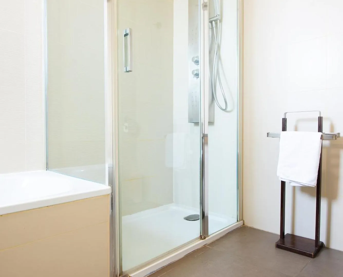 Suite Home Los Alamos Sol, Playa Y Golf , Parking&Wifi Torremolinos